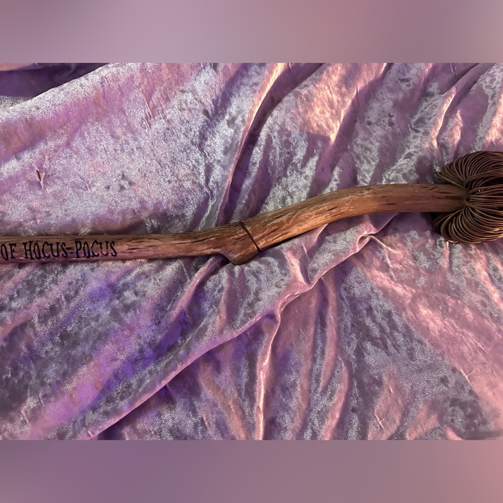 Hocus pocus broom - Picture 3 of 4